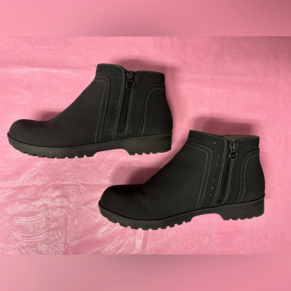 JSport women’s size 9 BLACK Ankle Boot -faux fur top